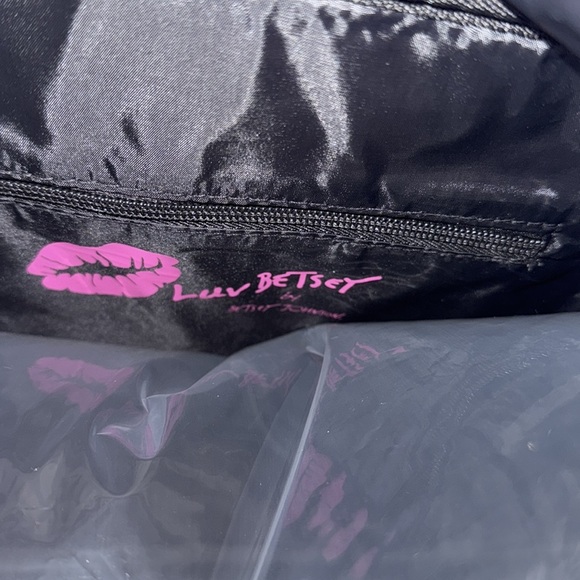 NWT Betsy Johnson Large Pink & Red cherries, coquette Weekender Bag 🎀🍒🎀🍒🎀🍒🎀🍒🎀 - Picture 9 of 10